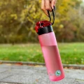 butelka-tritanowa-majestic-sport-okosei-mat-czerwona-750ml-lifestyle-3.webp